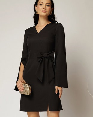 Rochie scurta neagra cu funda ampla in talie si maneci sparte