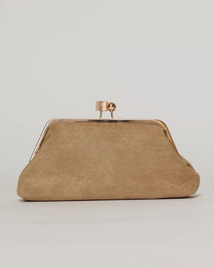 Clutch plic bej catifelat cu inchidere metalica aurie