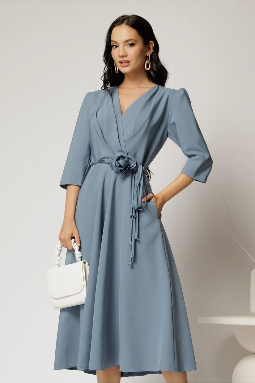 Rochie midi albastru petrol din stofa in clos cu floare in talie