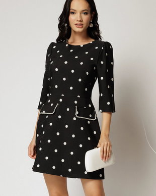 Rochie scurta neagra cu buline cu perle la capace si croi tip A