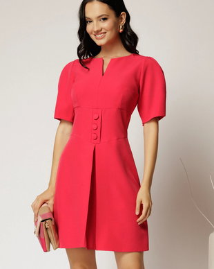 Rochie scurta fucsia cu pliu pe fusta si nasturi