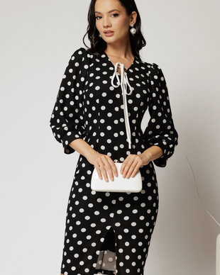 Rochie neagra cu buline cu snur la guler si maneci usor bufante