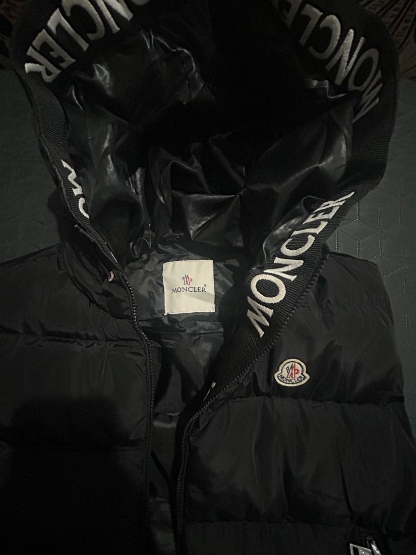 Vesta Moncler