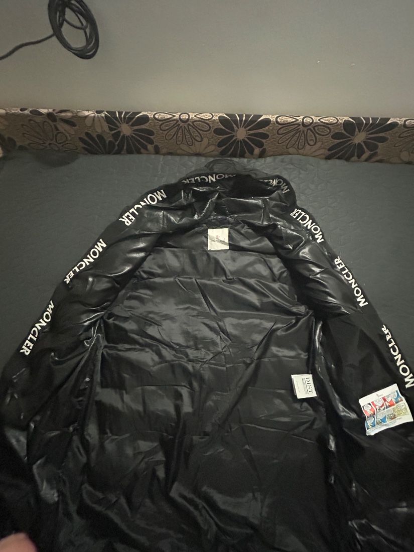 Vesta Moncler