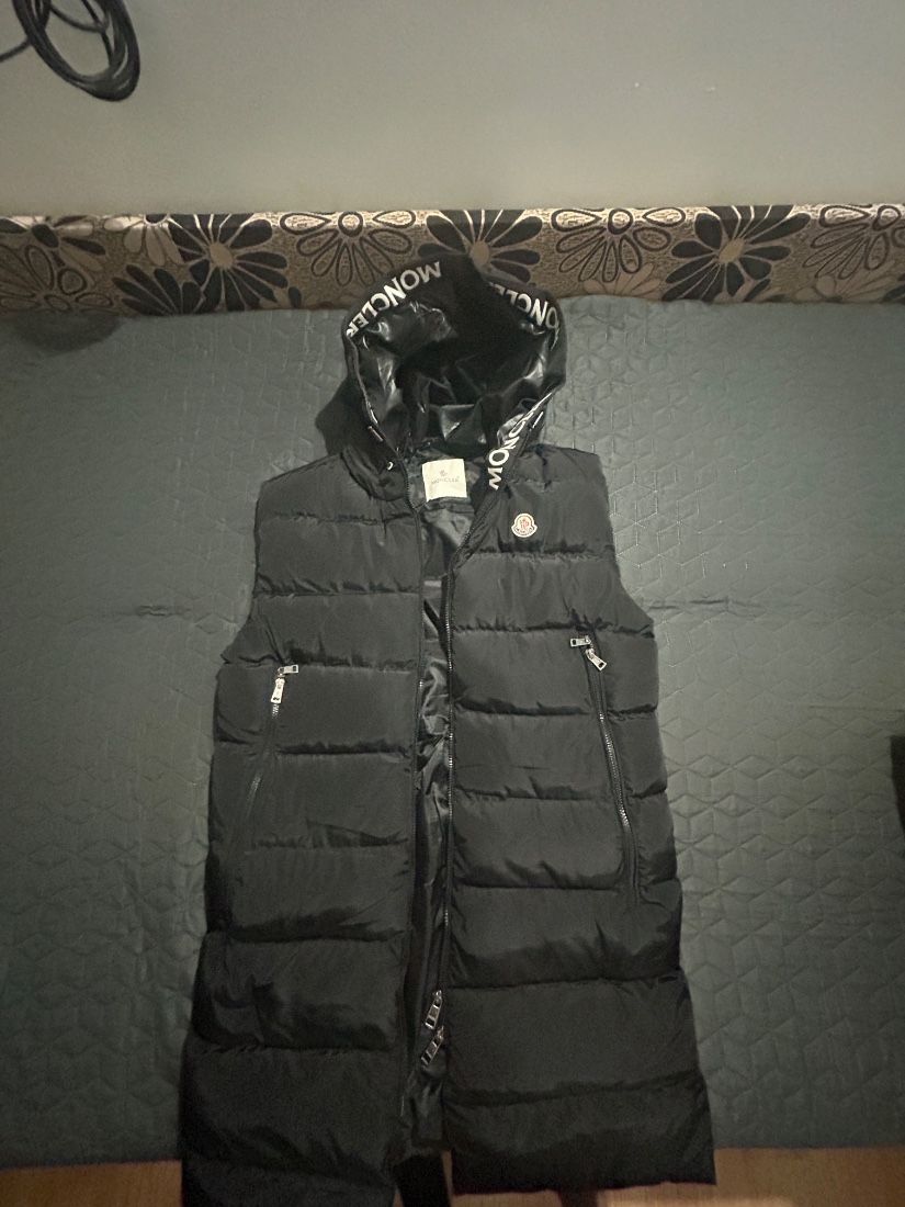 Vesta Moncler