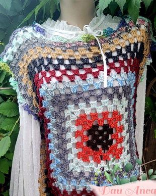 Bluza crosetata granny square