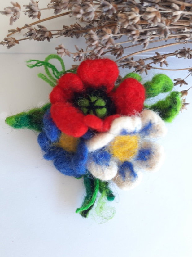 Broșă buchet cu 3 flori-handmade din lână împâslită