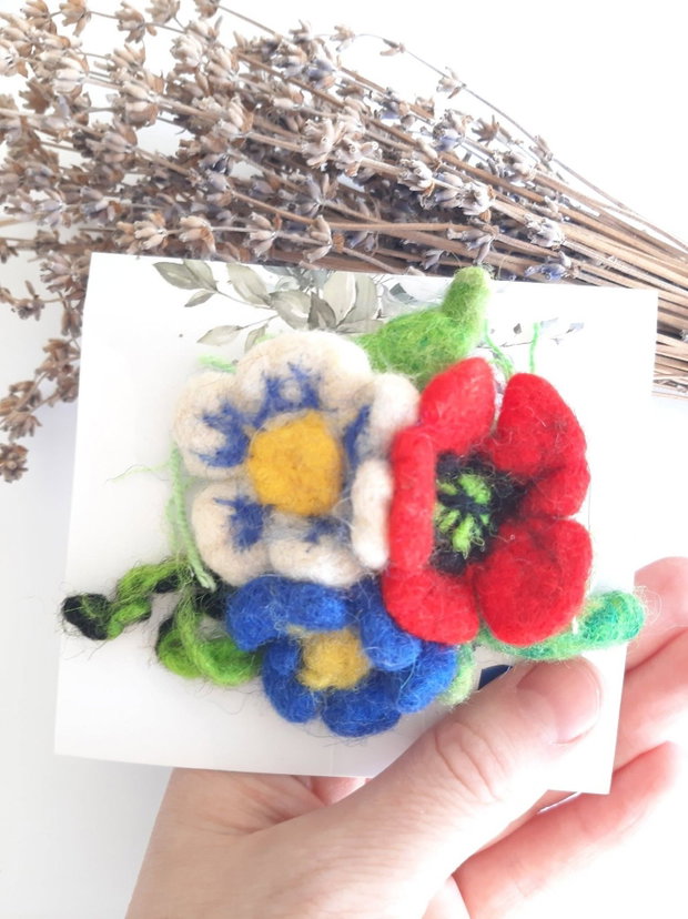 Broșă buchet cu 3 flori-handmade din lână împâslită