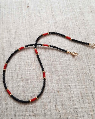 Colier choker cu coral și hematit