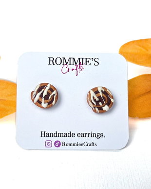 Cercei cinnamon rolls, handmade din lut polimeric