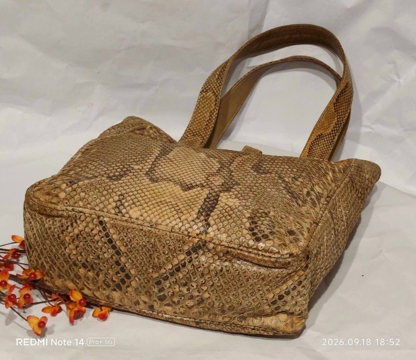 Geanta din piele exotica de sarpe