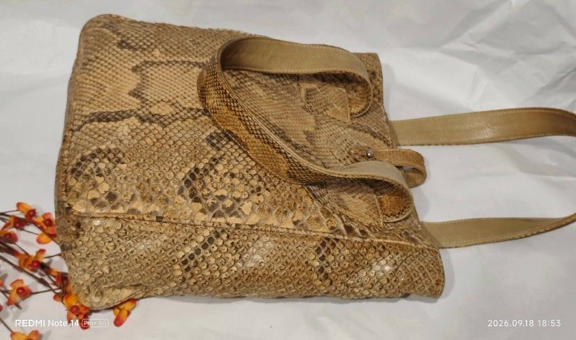 Geanta din piele exotica de sarpe