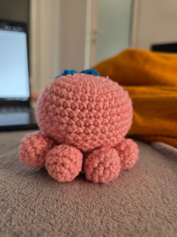 Octopus roz croșetat