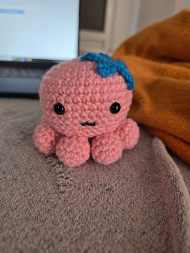 Octopus roz croșetat