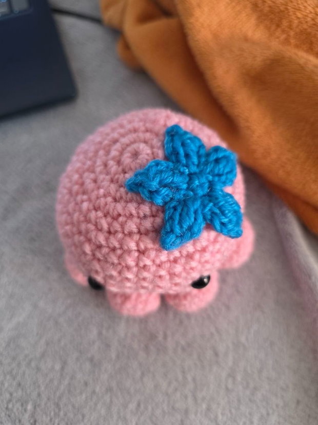 Octopus roz croșetat