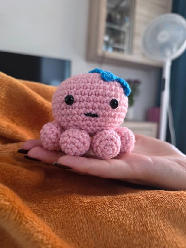 Octopus roz croșetat