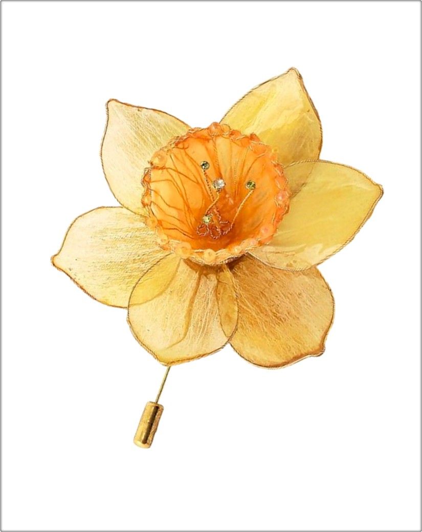 Broșă narcisă handmade cu petale translucide și reflexe aurii, floare statement elegantă