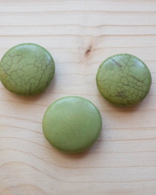 Mărgele rotunde plate din turcoaz sintetic  verde