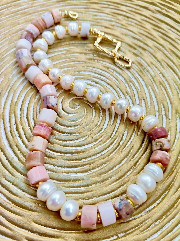 Colier opal roz & perle de cultura baroc albe