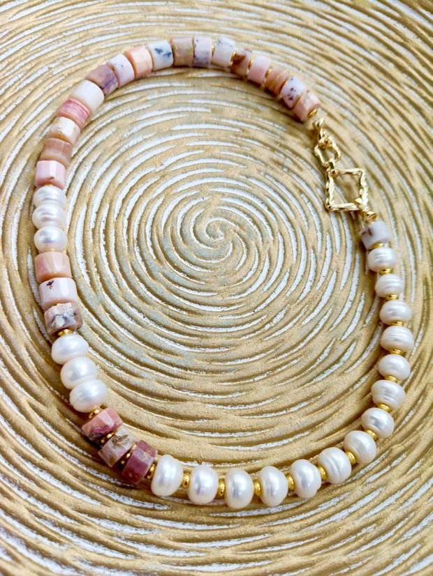 Colier opal roz & perle de cultura baroc albe