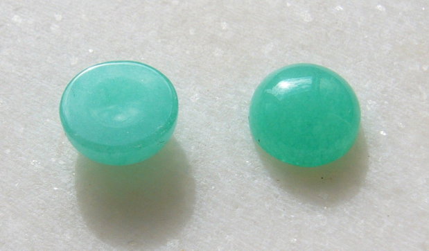 (2 bucati) Light green jade cabochon aprox 10x5 mm