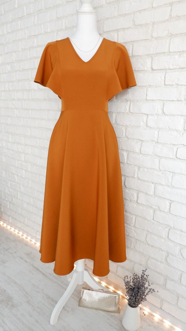 Rochie Coniac Eleganta cu Volane pe Umeri