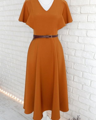 Rochie Coniac Eleganta cu Volane pe Umeri