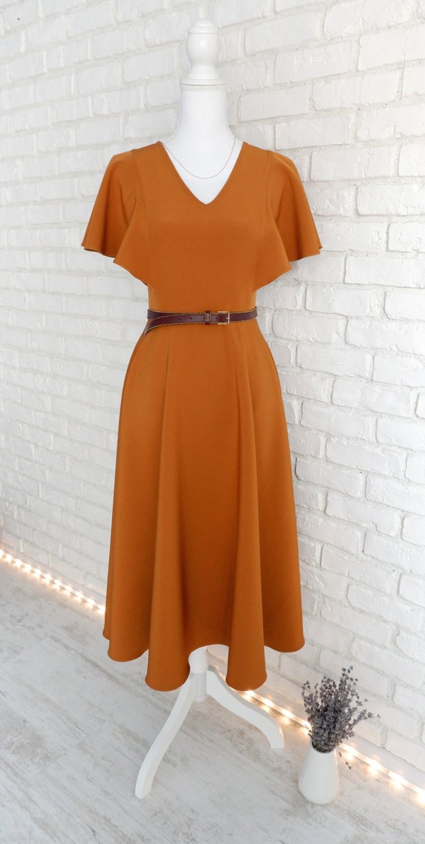 Rochie Coniac Eleganta cu Volane pe Umeri