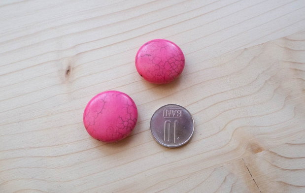 Mărgele rotunde plate din turcoaz sintetic fucsia