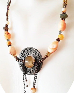 colier cu agate in nuante vegetale de toamna