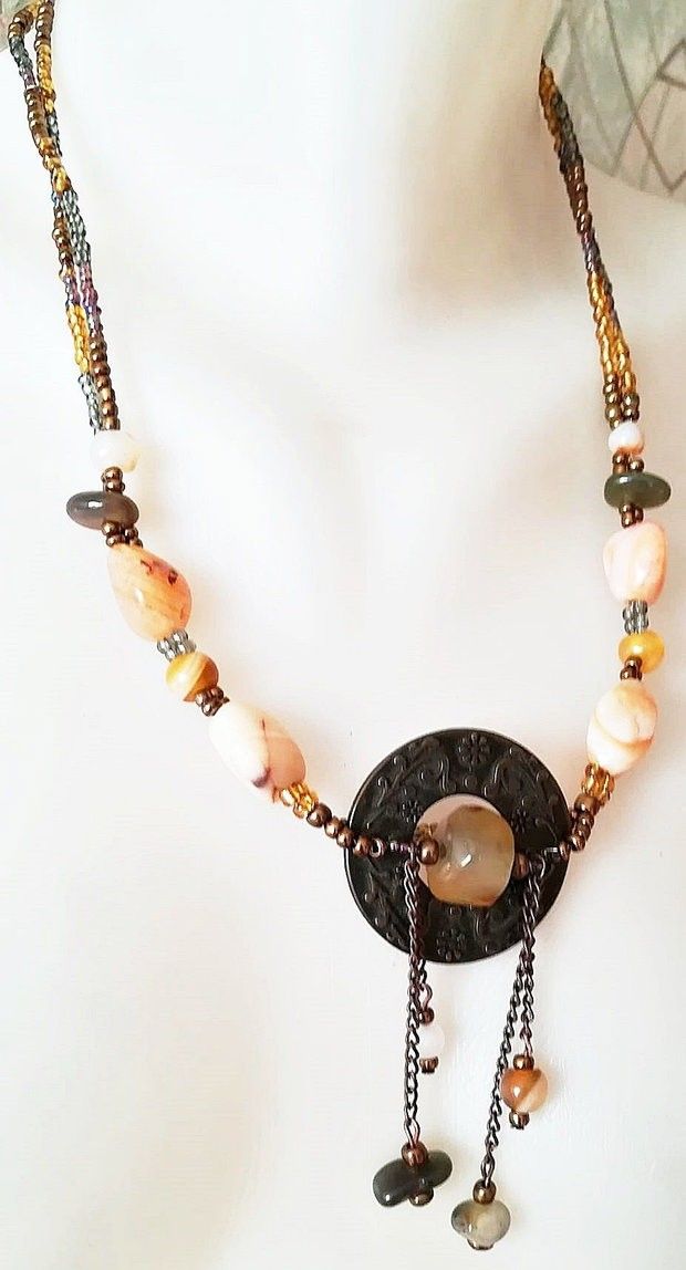 colier cu agate in nuante vegetale de toamna