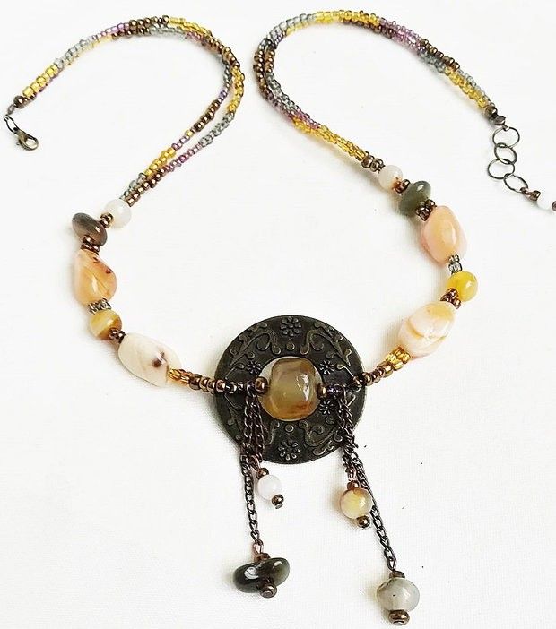 colier cu agate in nuante vegetale de toamna