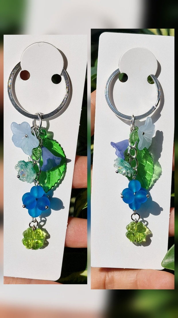 Breloc floral albastru