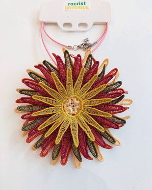 Colier Crizantemă Elegantă  Colier Brodat