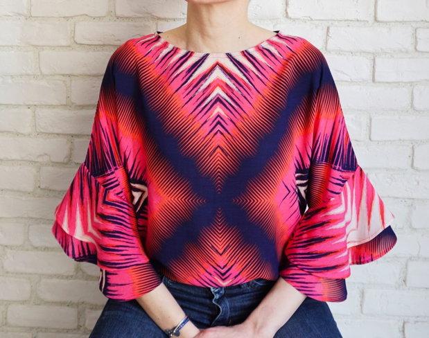 Bluza Lejera Volane Joc Geometric Ciclam