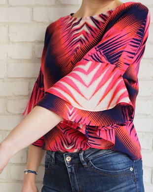 Bluza Lejera Volane Joc Geometric Ciclam