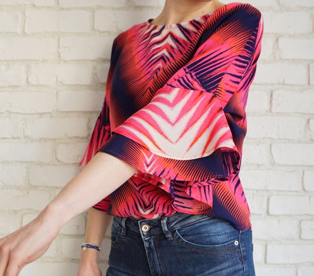 Bluza Lejera Volane Joc Geometric Ciclam