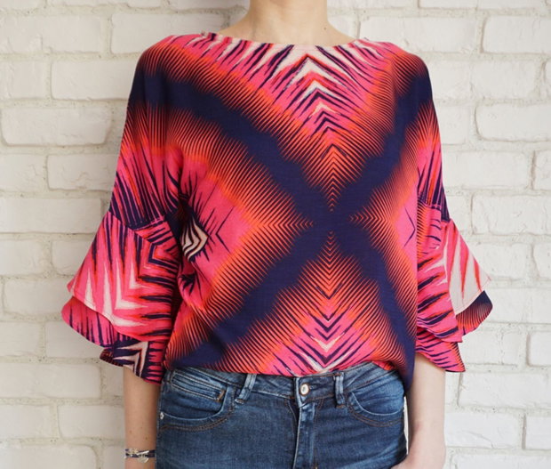 Bluza Lejera Volane Joc Geometric Ciclam