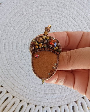 Broșă ghindă