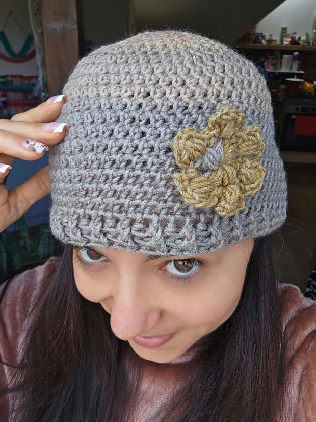 Căciulă croșetată handmade Floare de Toamnă