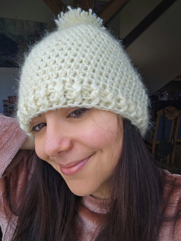 Căciulă croșetată handmade Fulgușor cu pompon