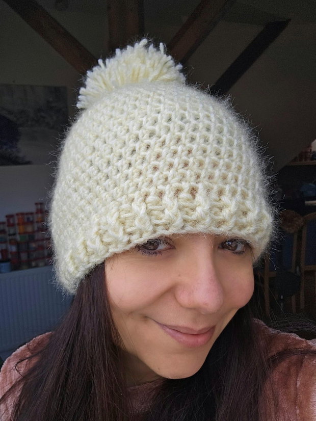 Căciulă croșetată handmade Fulgușor cu pompon