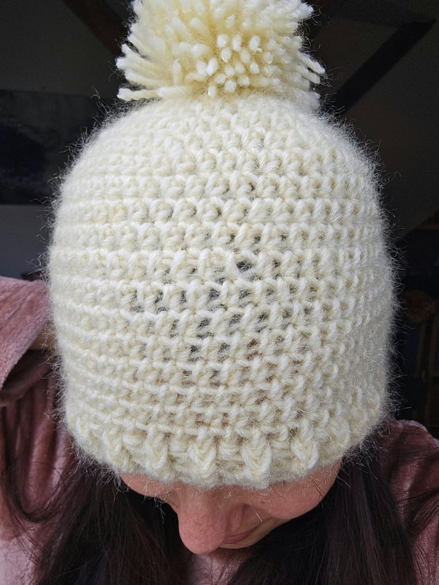 Căciulă croșetată handmade Fulgușor cu pompon