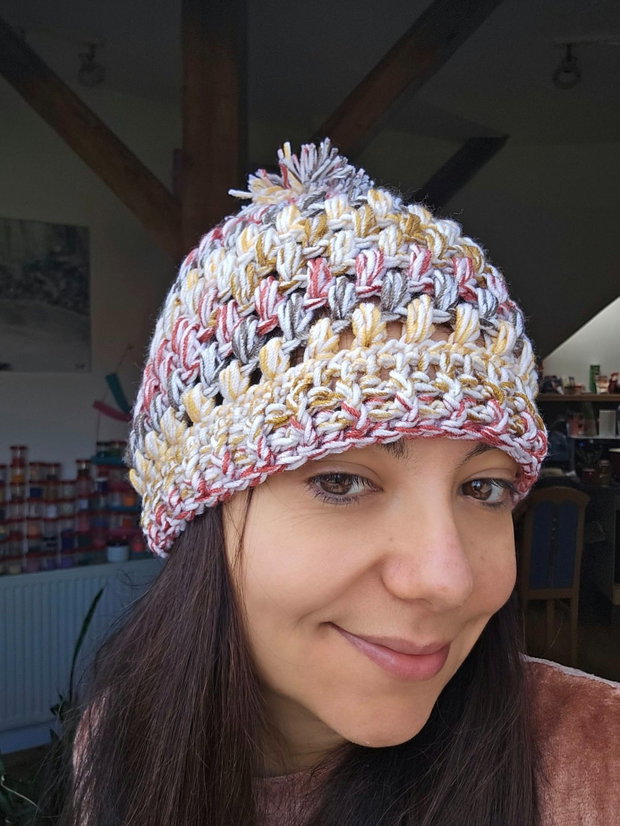 Căciulă croșetată handmade Toamnă Colorată cu pompon