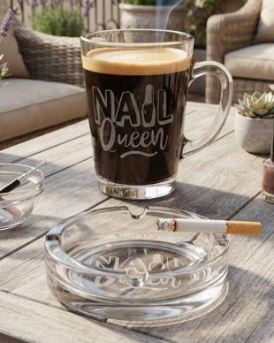 Set cadou pentru MANICHIURISTA - Cană și scrumieră gravate NAIL QUEEN