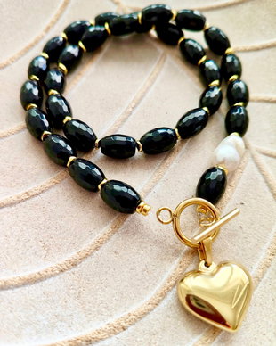 Colier onix negru & inimă aurie