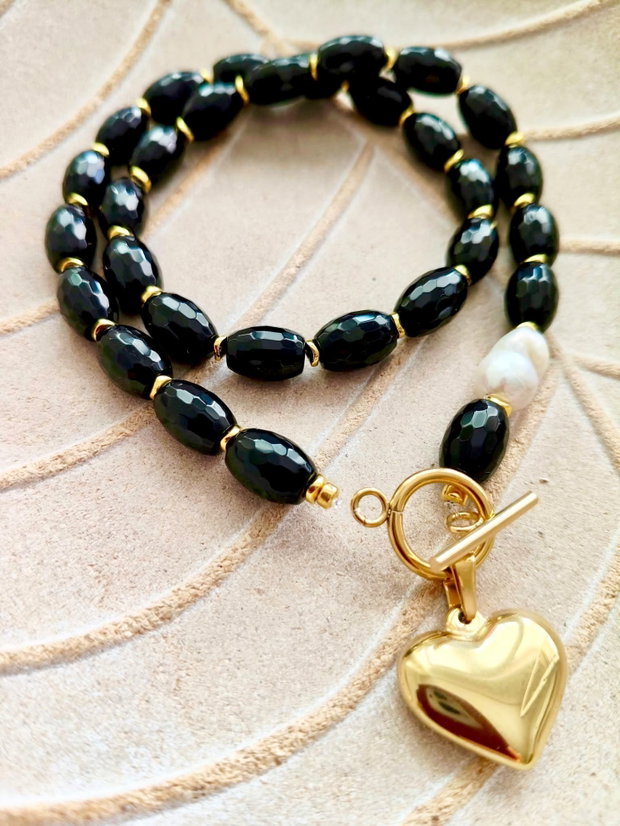 Colier onix negru & inimă aurie