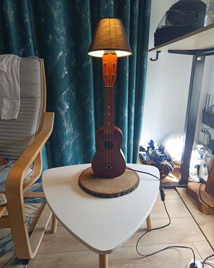 Veioza UKULELE toy