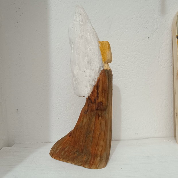 Inger sculptat in lemn