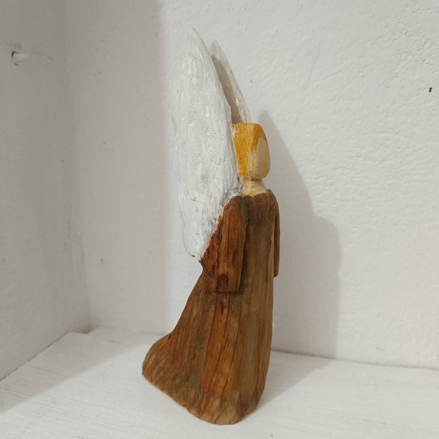 Inger sculptat in lemn